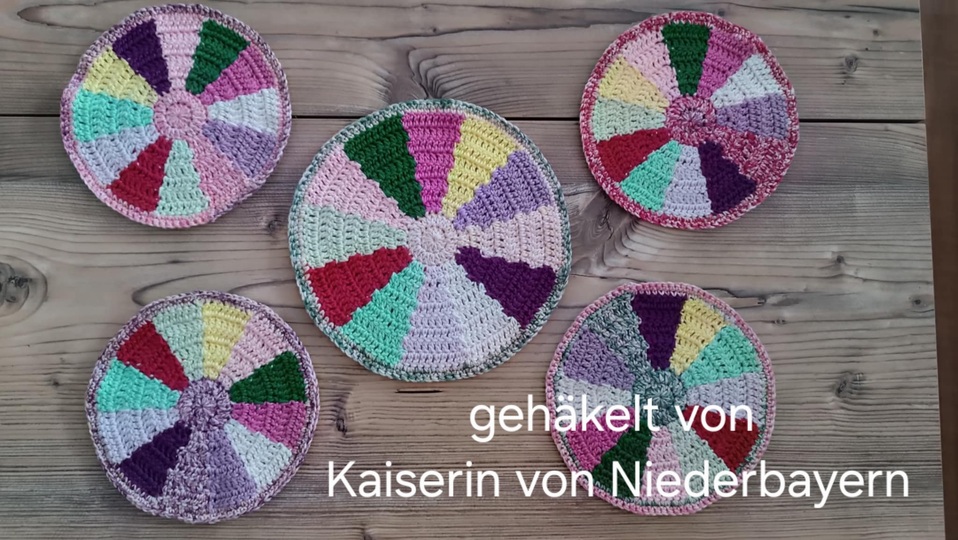 Häkelanleitung für eine runde Tischdecke/Untersetzer/Platzset "12 Farben".