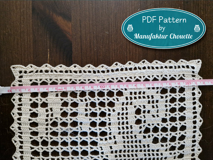 Narrow table runner "Elephants", with repeat pattern and border