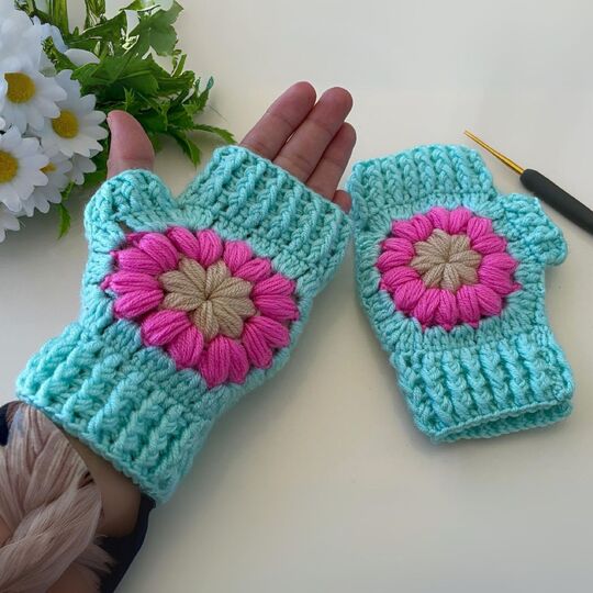 Cozy Flower Gloves – Fingerless Crochet Gloves Pattern (PDF Tutorial)