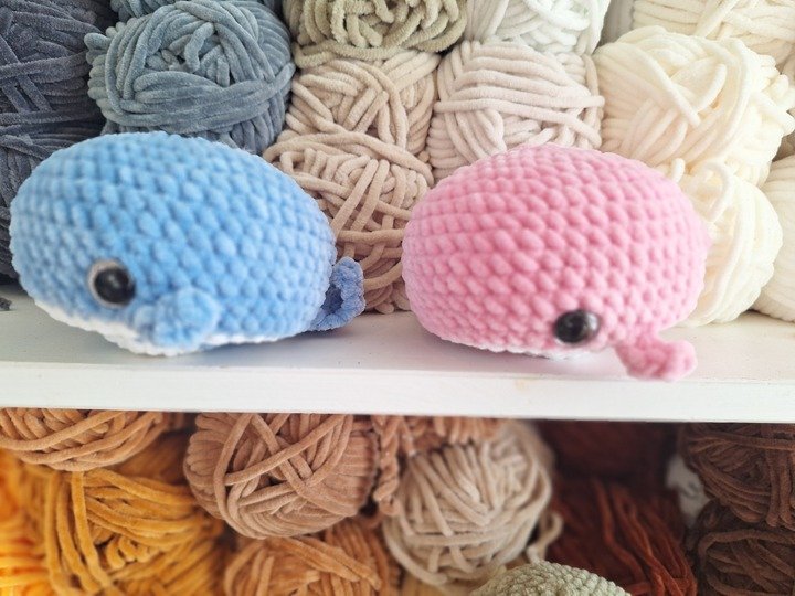 Walfamilie Häkelanleitung - Mamawal mit Babywal im Bauch häkeln