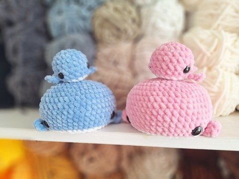 Walfamilie Häkelanleitung - Mamawal mit Babywal im Bauch häkeln