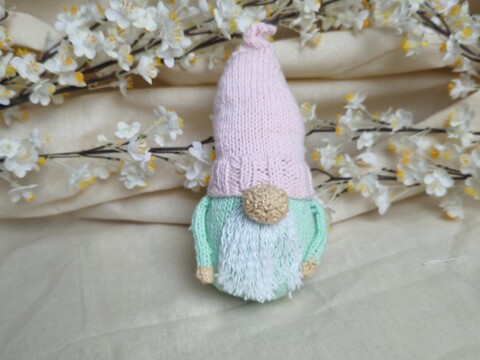 Knitting Pattern for a Spring Gnome
