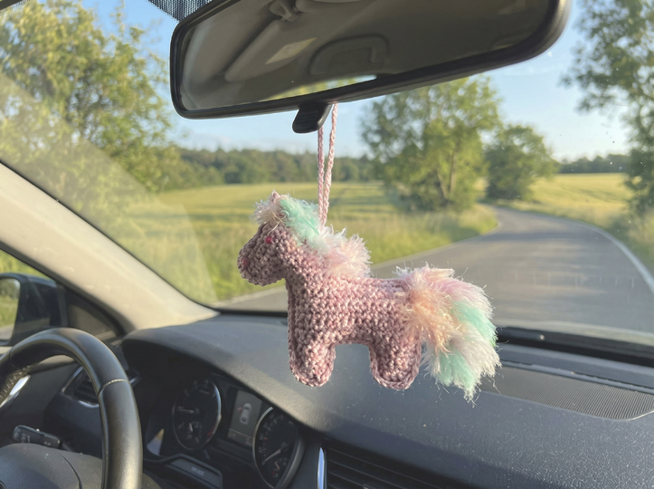 Zauberhaftes Pferd Schlüsselanhänger – Häkelanleitung