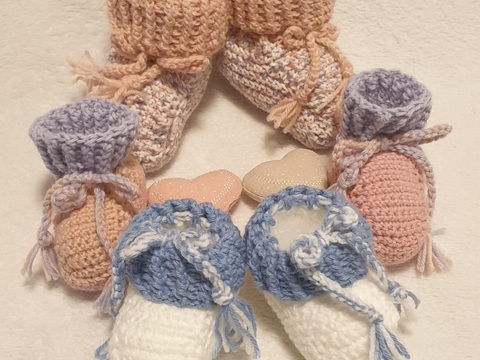 Gehäkelte Babyschuhe Gina – mit jedem Garn, in vielen Größen, ohne Naht