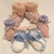 Gehäkelte Babyschuhe Gina – mit jedem Garn, in vielen Größen, ohne Naht