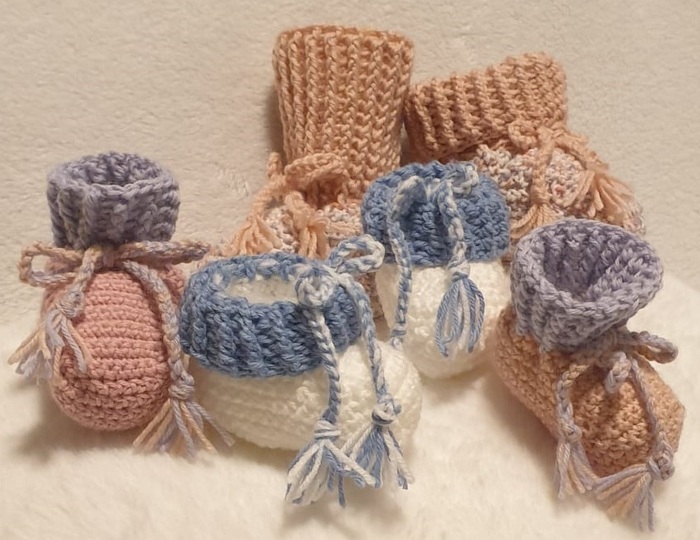 Gehäkelte Babyschuhe Gina – mit jedem Garn, in vielen Größen, ohne Naht