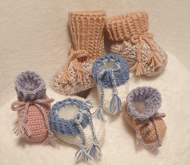 Gehäkelte Babyschuhe Gina – mit jedem Garn, in vielen Größen, ohne Naht
