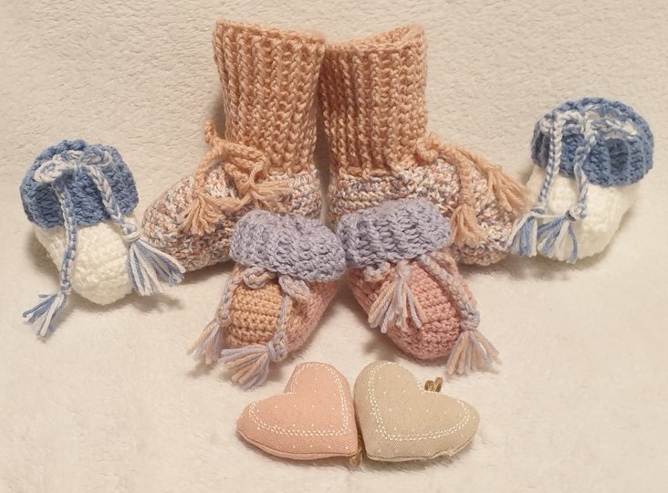 Gehäkelte Babyschuhe Gina – mit jedem Garn, in vielen Größen, ohne Naht