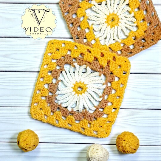 Crochet Daisy Granny Square Pattern - Cottagecore Flower Decor
