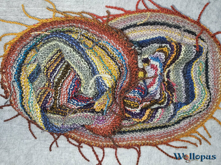 Scrap-Tuch, gestrickt aus Resten