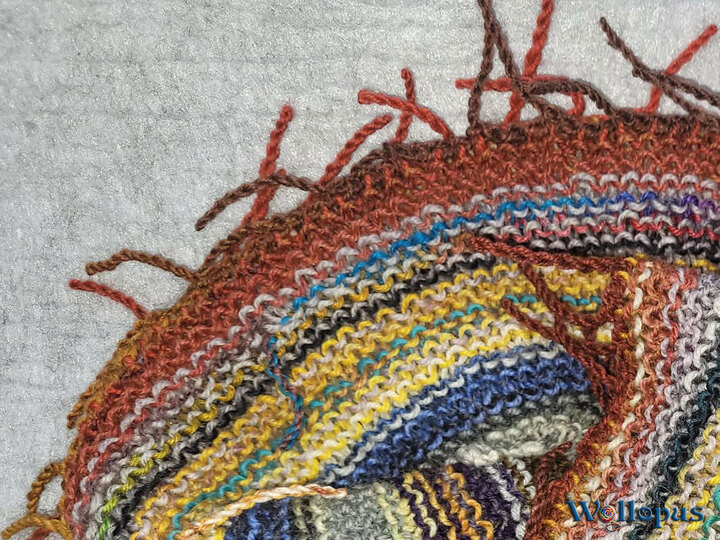 Scrap-Tuch, gestrickt aus Resten