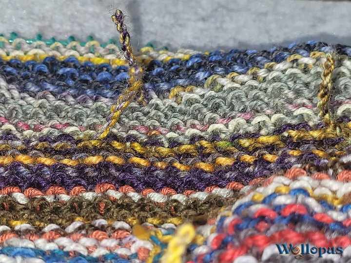 Scrap-Tuch, gestrickt aus Resten