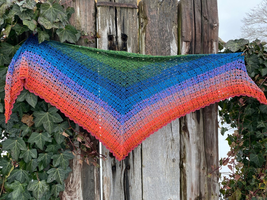 Mad Snowdrop - Häkelanleitung symmetrisches Dreieckstuch - Bild 23