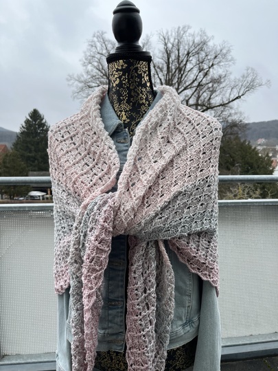 Mad Snowdrop - Häkelanleitung symmetrisches Dreieckstuch