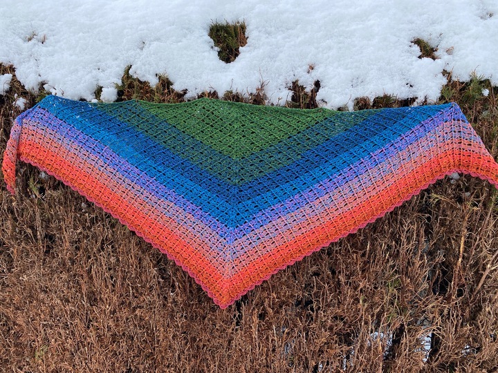 Mad Snowdrop - Häkelanleitung symmetrisches Dreieckstuch