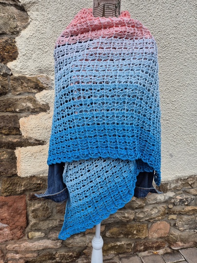 Mad Snowdrop - Häkelanleitung symmetrisches Dreieckstuch