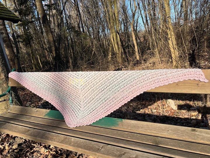 Mad Snowdrop - Häkelanleitung symmetrisches Dreieckstuch