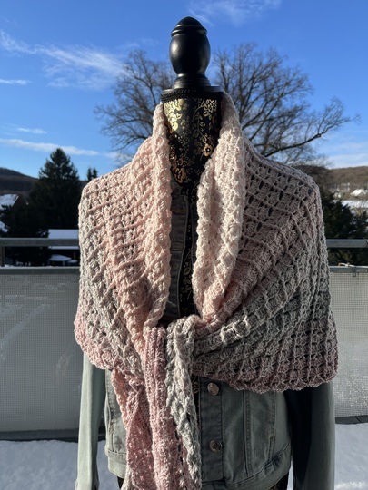 Mad Snowdrop - Häkelanleitung symmetrisches Dreieckstuch