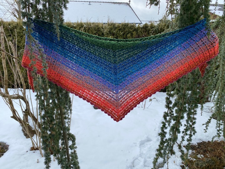 Mad Snowdrop - Häkelanleitung symmetrisches Dreieckstuch