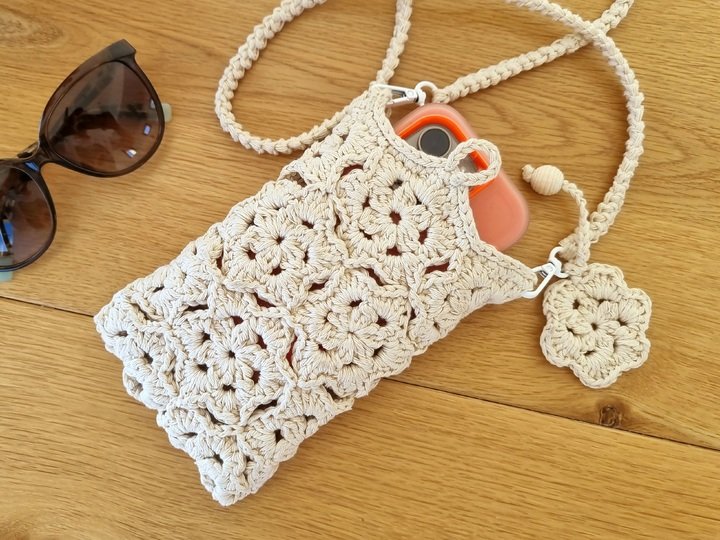 T32 Crochet pattern for a small crossbody bag. Raffia, cotton cord.