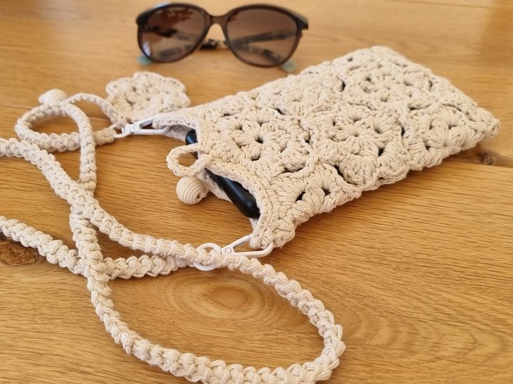 T32 Crochet pattern for a small crossbody bag. Raffia, cotton cord.