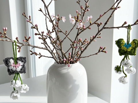 Zarte Blüten-Schmetterlinge mit hängenden Blüten - Häkelanleitung