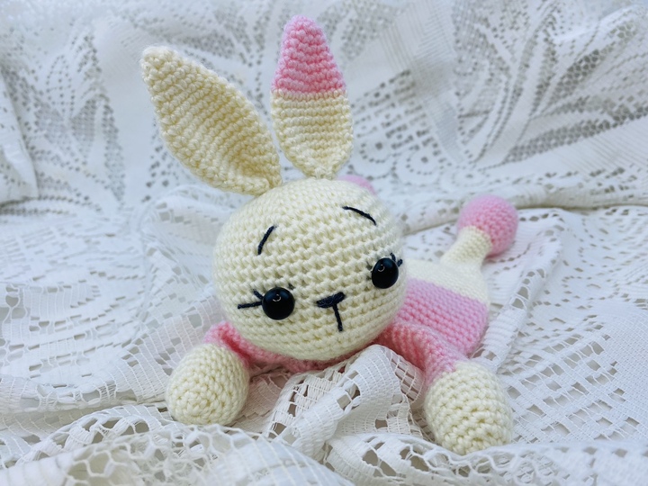 Crochet HUGGING BUNNY