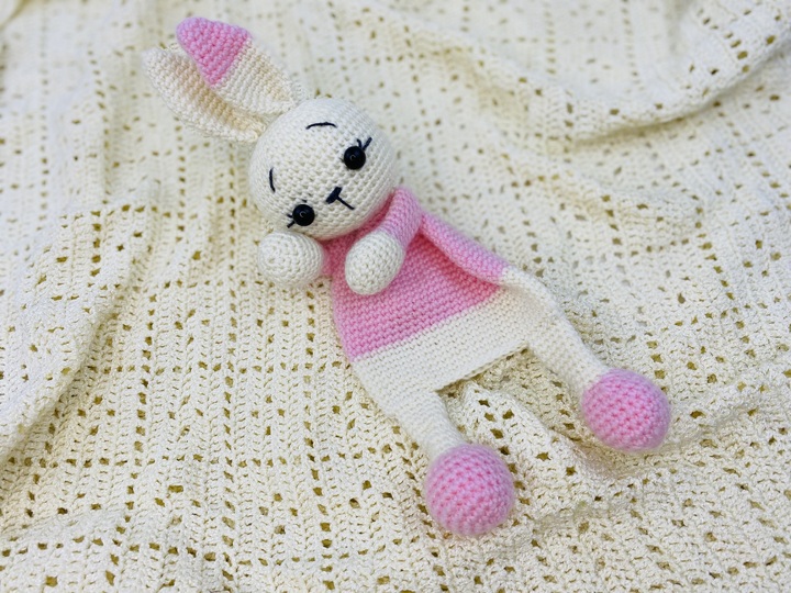 Crochet HUGGING BUNNY