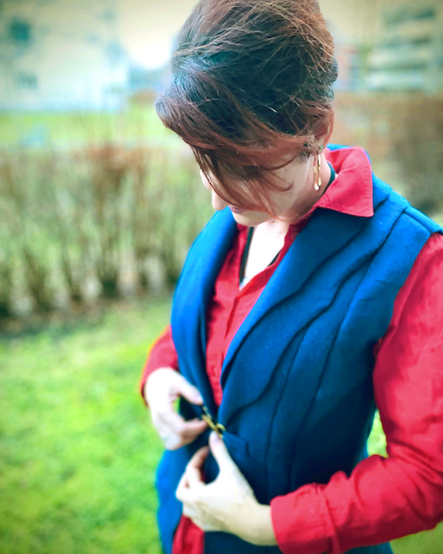 Kalmia Weste mit doppeltem Wellen-Schalkragen - Bild 4