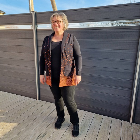 Kalmia Weste mit doppeltem Wellen-Schalkragen