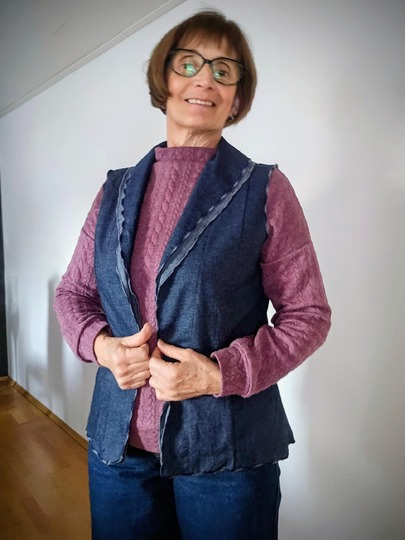 Kalmia Weste mit doppeltem Wellen-Schalkragen