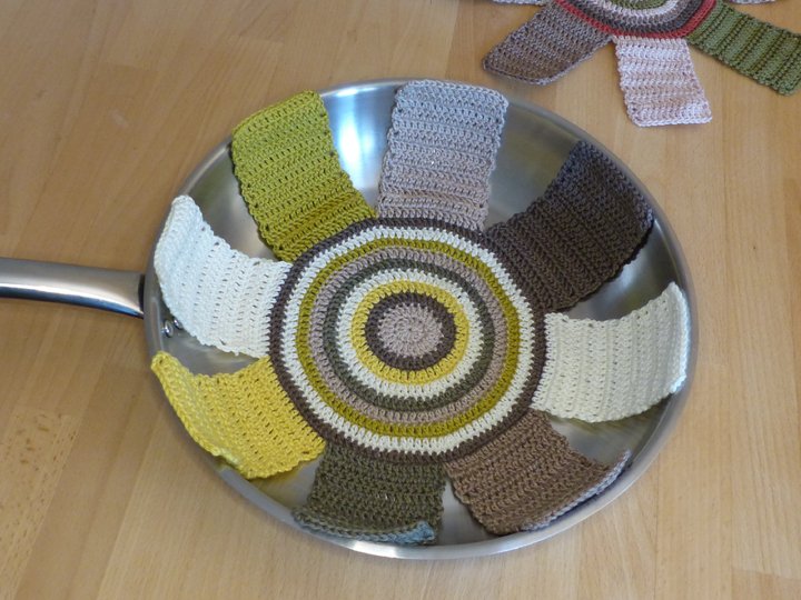 Häkelanleitung Pfannenschoner in 2 Größen, Pfannenschutz