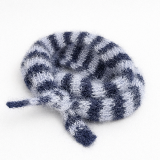 Strickanleitung kleiner Schal aus Restewolle | Rippenmuster mit zwei Spitze