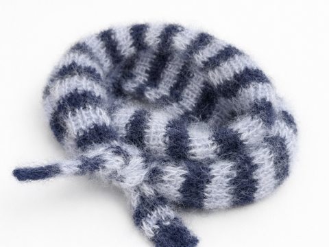 Strickanleitung kleiner Schal aus Restwolle | Rippenmuster mit zwei Spitze