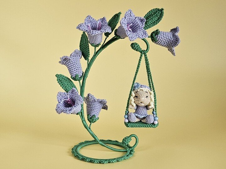 Blumenkind Glöckchen Glockenblume mit Schaukel – Häkelanleitung