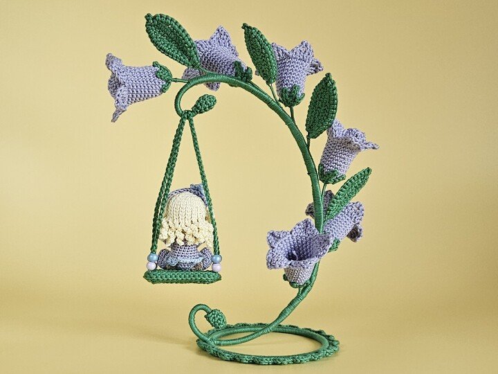 Blumenkind Glöckchen Glockenblume mit Schaukel – Häkelanleitung