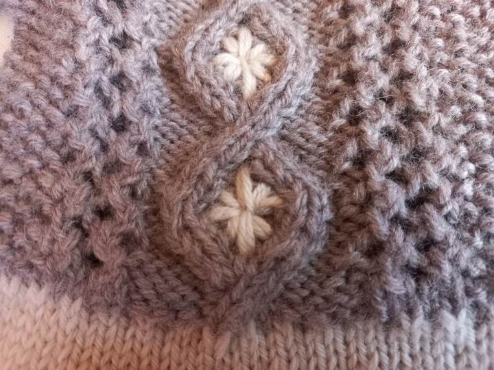 Strickanleitung Kindertrachtenjacke, Gr. 98-104,  Rautenmuster, Stickerei