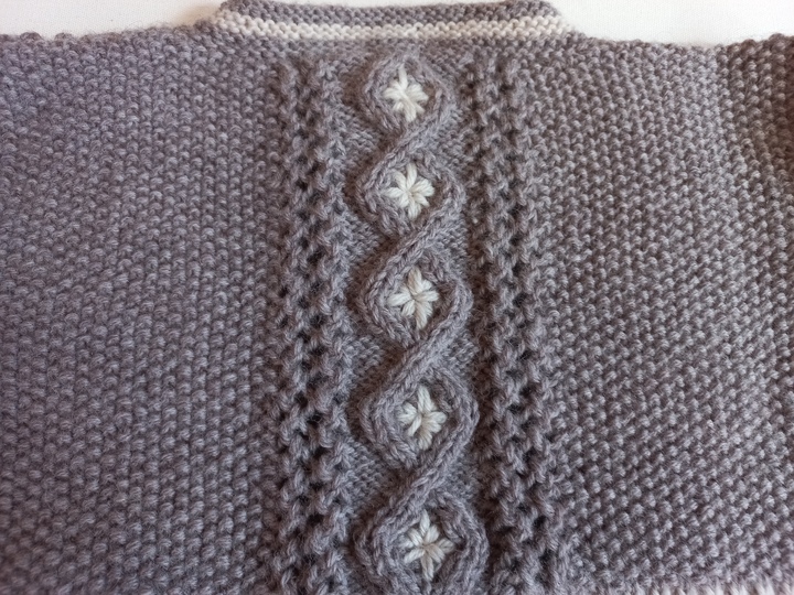 Strickanleitung Kindertrachtenjacke, Gr. 98-104,  Rautenmuster, Stickerei