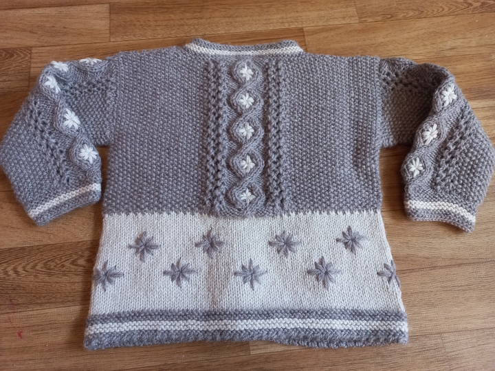 Strickanleitung Kindertrachtenjacke, Gr. 98-104,  Rautenmuster, Stickerei