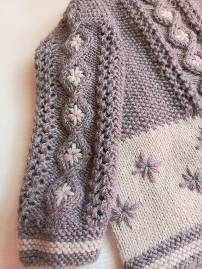 Strickanleitung Kindertrachtenjacke, Gr. 98-104,  Rautenmuster, Stickerei