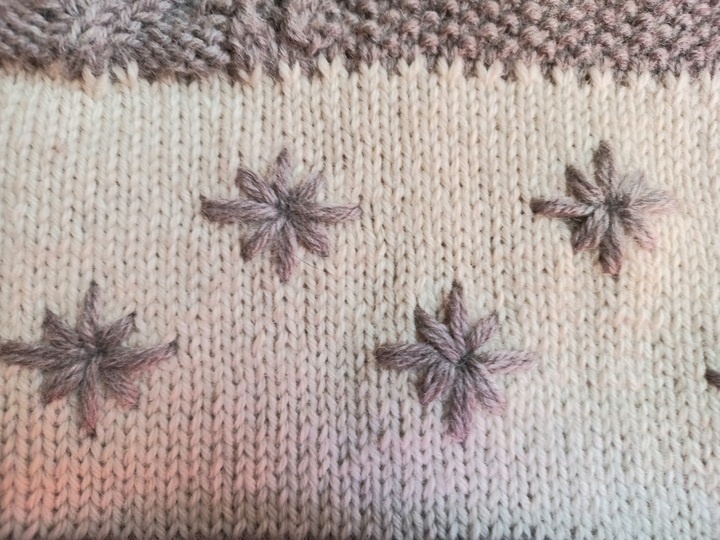 Strickanleitung Kindertrachtenjacke, Gr. 98-104,  Rautenmuster, Stickerei