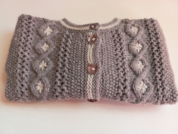 Strickanleitung Kindertrachtenjacke, Gr. 98-104,  Rautenmuster, Stickerei