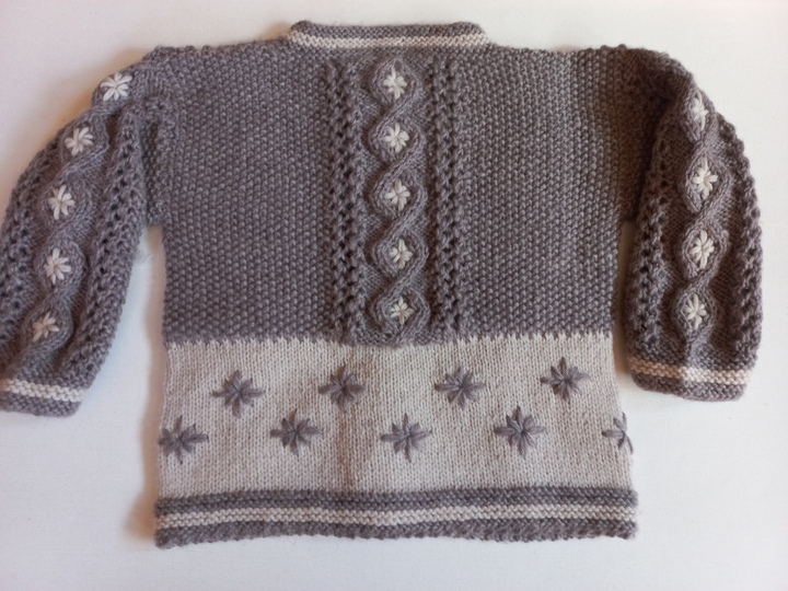 Strickanleitung Kindertrachtenjacke, Gr. 98-104,  Rautenmuster, Stickerei