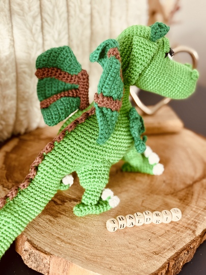 Liebevolle Häkelanleitung für Walddrache Thaldrin (Amigurumi; PDF; deutsch)