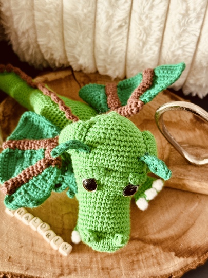 Liebevolle Häkelanleitung für Walddrache Thaldrin (Amigurumi; PDF; deutsch)