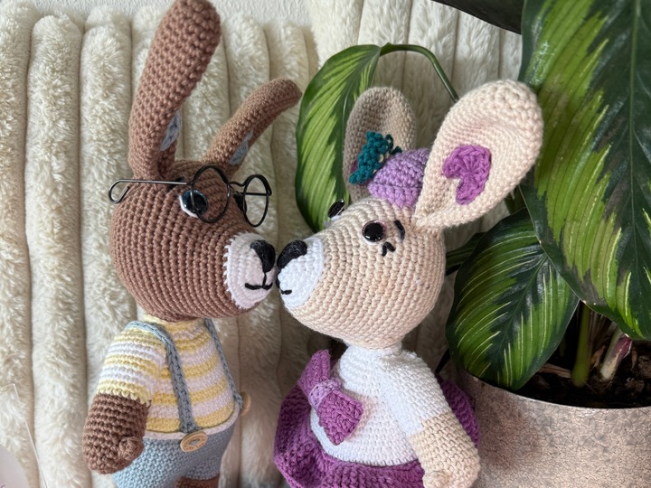 Liebevolle Häkelanleitung für Hasenpaar (Amigurumi; PDF; deutsch)