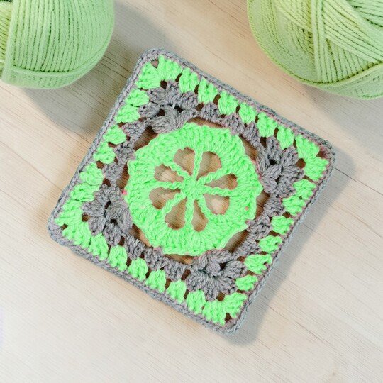 Crochet Floral Granny Square Pattern – Lacy Flower Decor