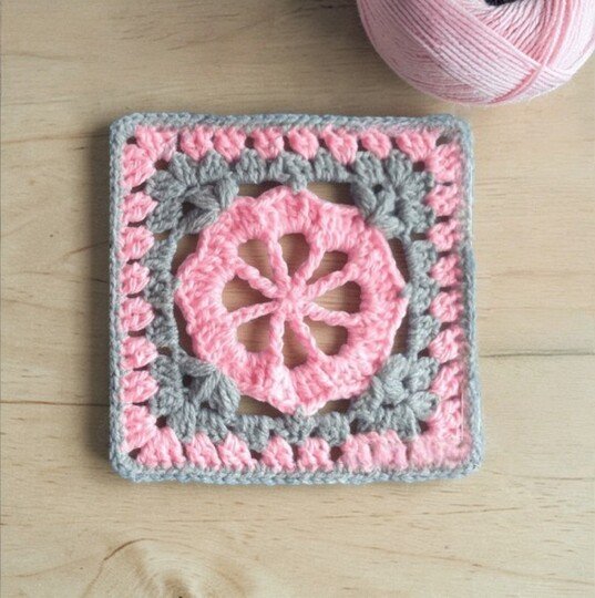 Crochet Floral Granny Square Pattern – Lacy Flower Decor
