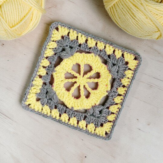 Crochet Floral Granny Square Pattern – Lacy Flower Decor
