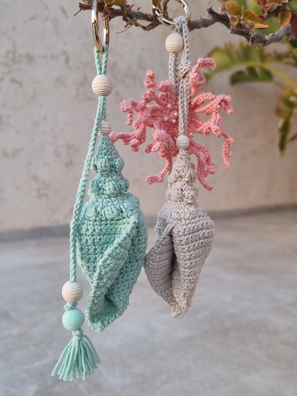 B2 Bag charm, keychain, seashell, coral. - Image 3